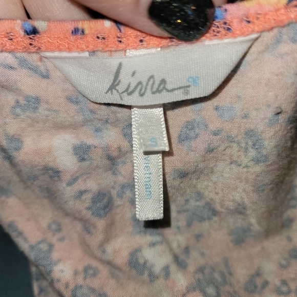 BEAUTIFUL Women's Flowy Tank Size Small - Picture 4 of 4